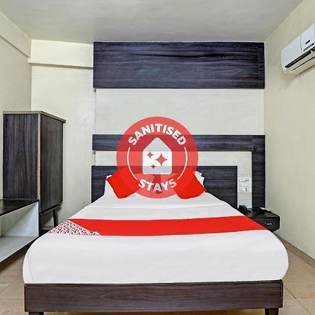 Oyo 82461 Hotel Darshan Banquet And Rooms Surat Eksteriør billede