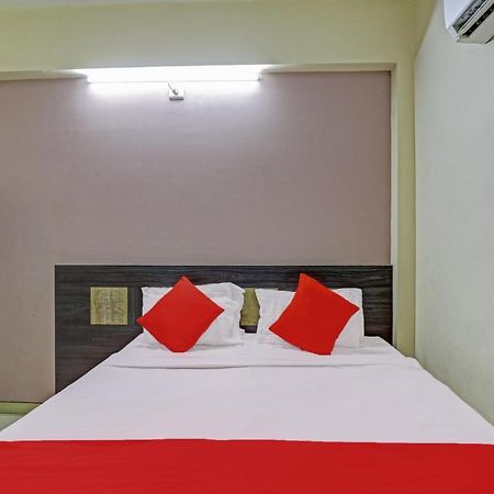 Oyo 82461 Hotel Darshan Banquet And Rooms Surat Eksteriør billede