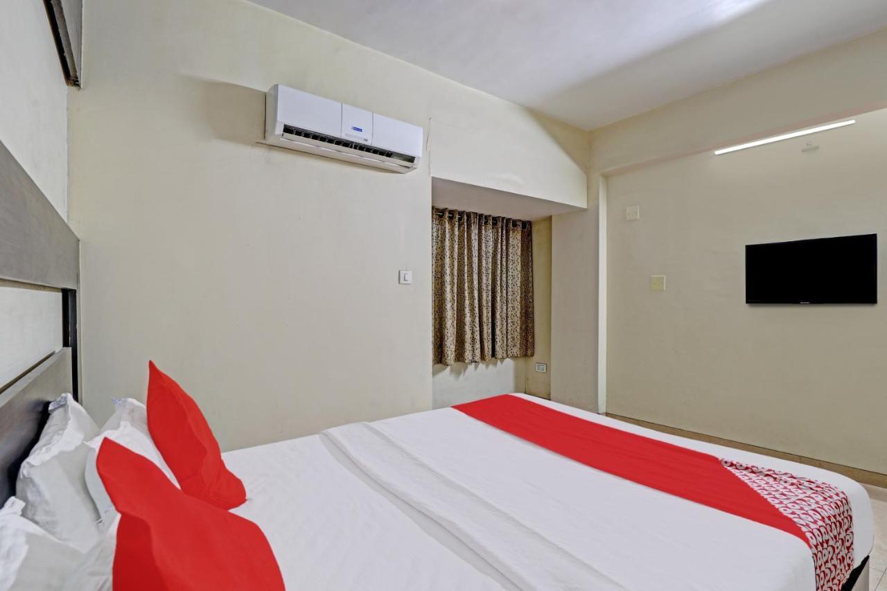 Oyo 82461 Hotel Darshan Banquet And Rooms Surat Eksteriør billede