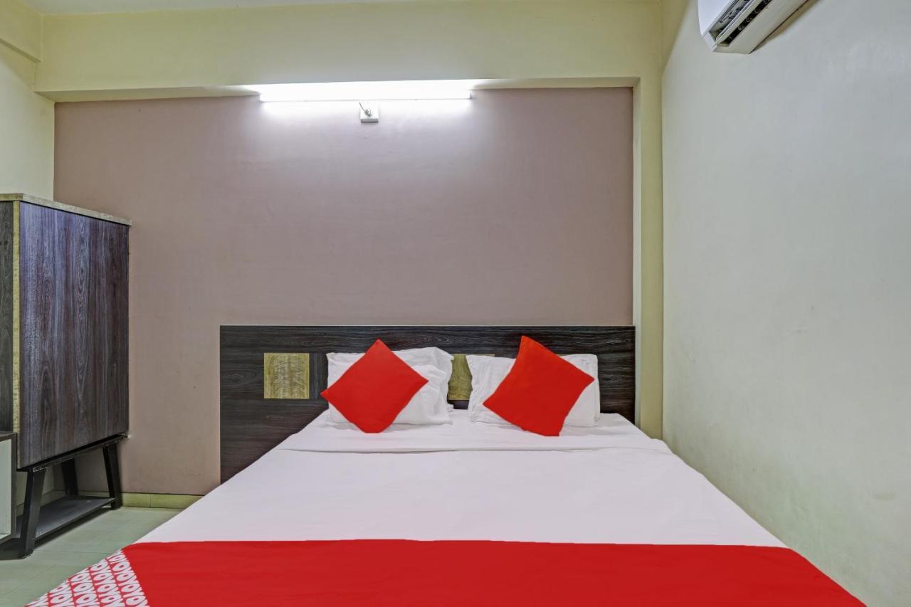 Oyo 82461 Hotel Darshan Banquet And Rooms Surat Eksteriør billede