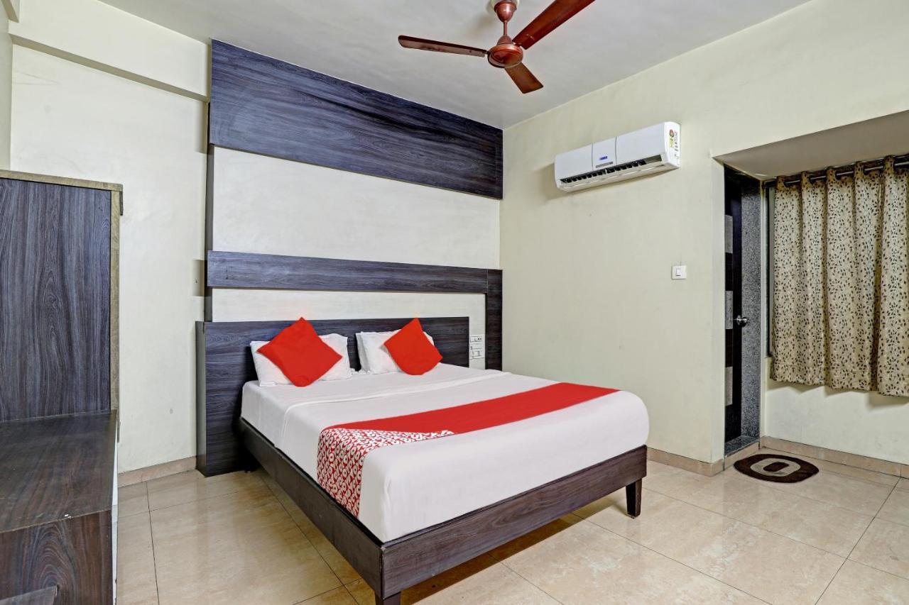 Oyo 82461 Hotel Darshan Banquet And Rooms Surat Eksteriør billede