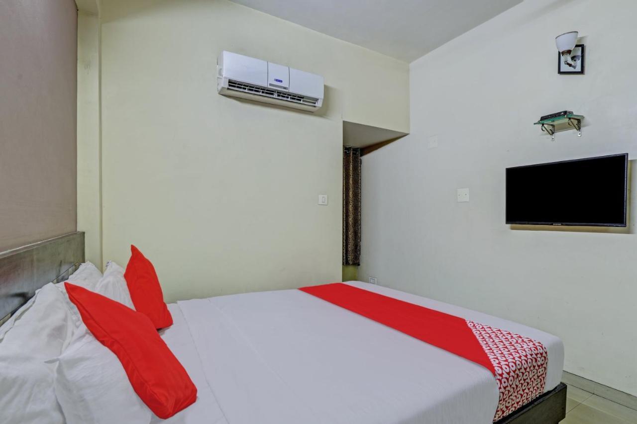 Oyo 82461 Hotel Darshan Banquet And Rooms Surat Eksteriør billede