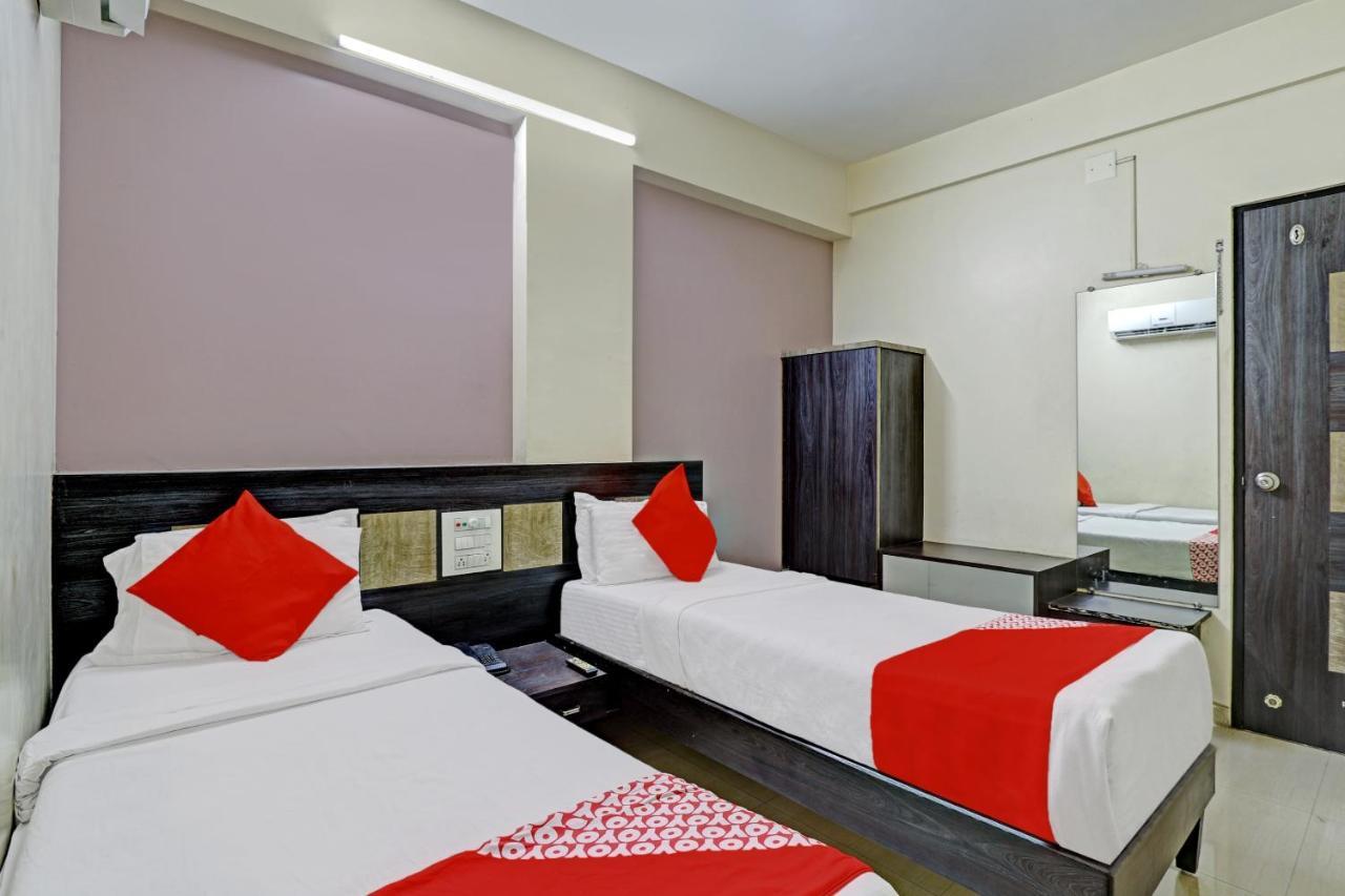 Oyo 82461 Hotel Darshan Banquet And Rooms Surat Eksteriør billede