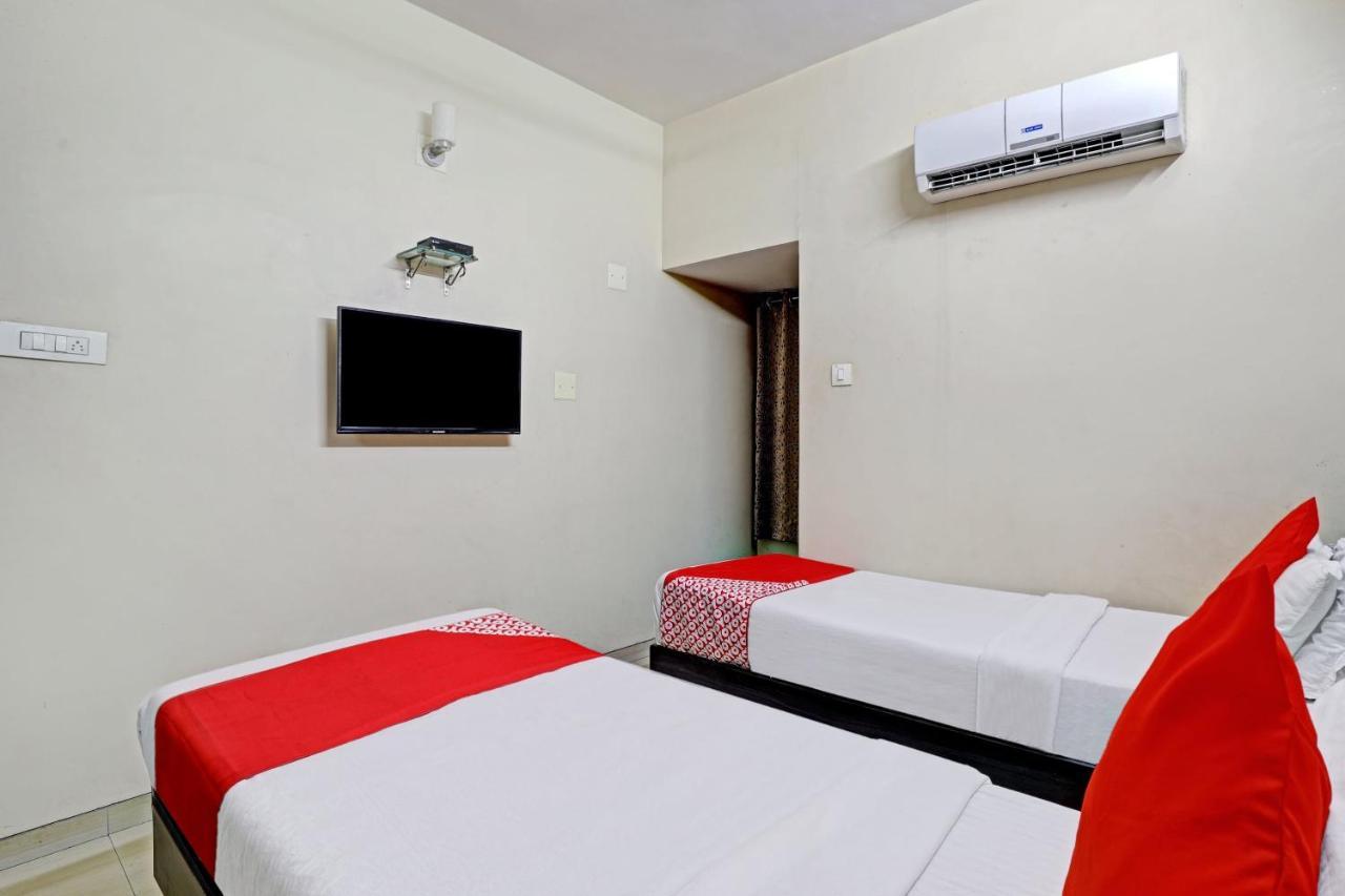 Oyo 82461 Hotel Darshan Banquet And Rooms Surat Eksteriør billede