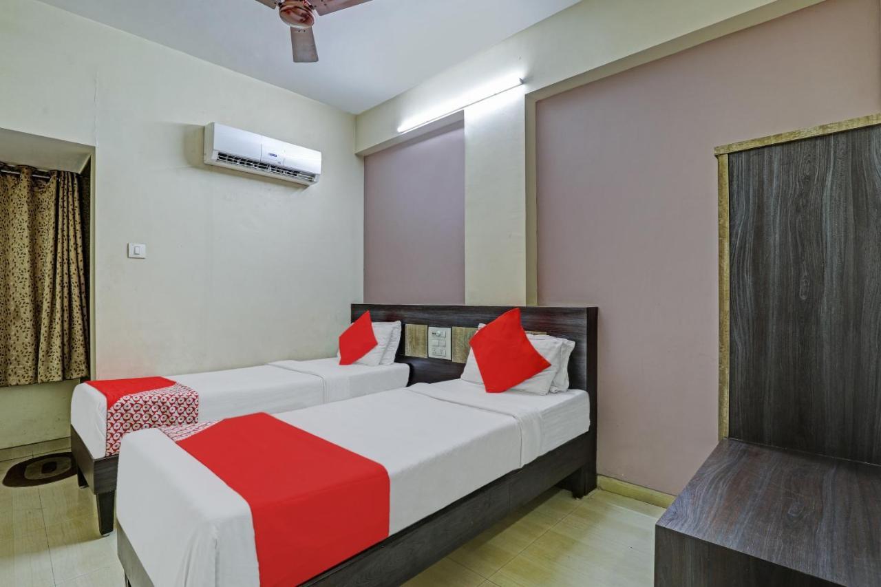 Oyo 82461 Hotel Darshan Banquet And Rooms Surat Eksteriør billede