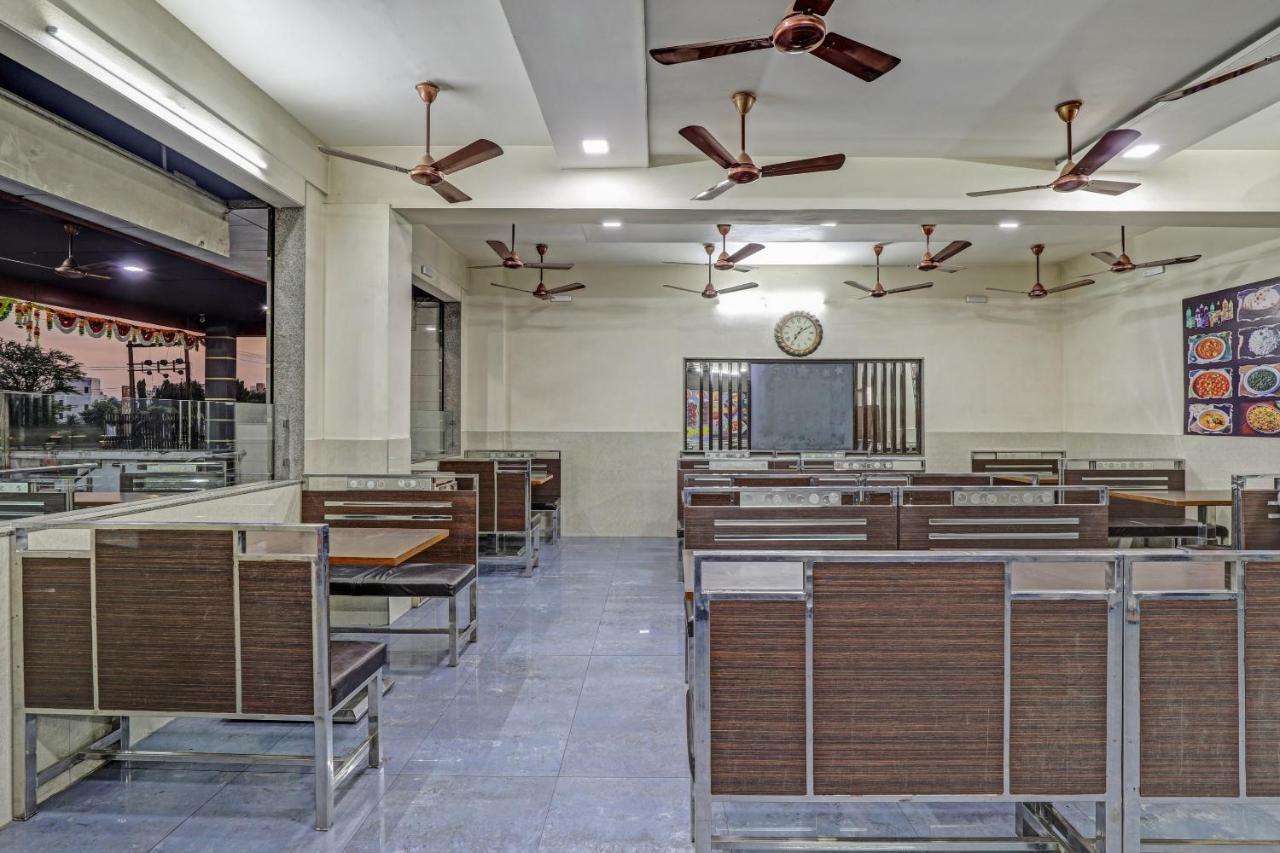Oyo 82461 Hotel Darshan Banquet And Rooms Surat Eksteriør billede