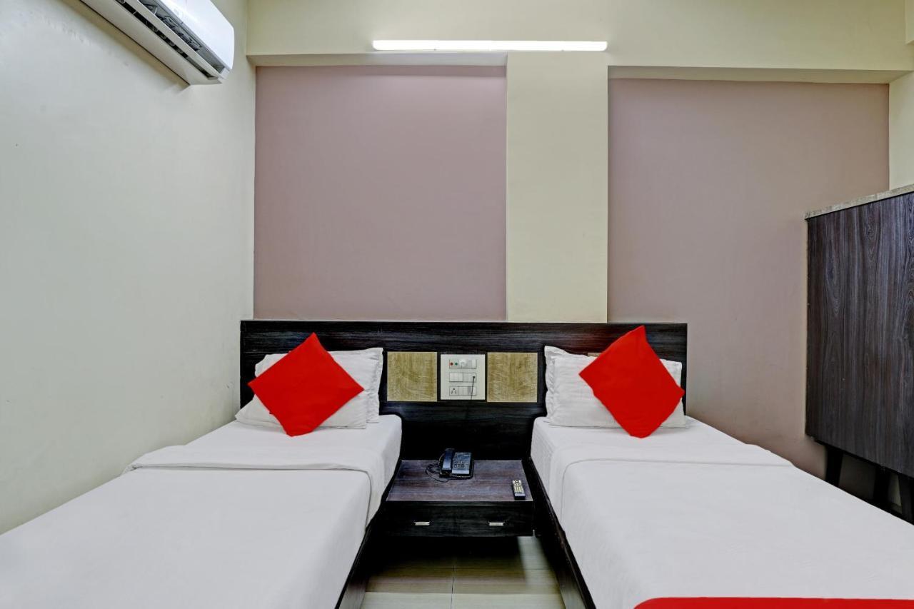 Oyo 82461 Hotel Darshan Banquet And Rooms Surat Eksteriør billede